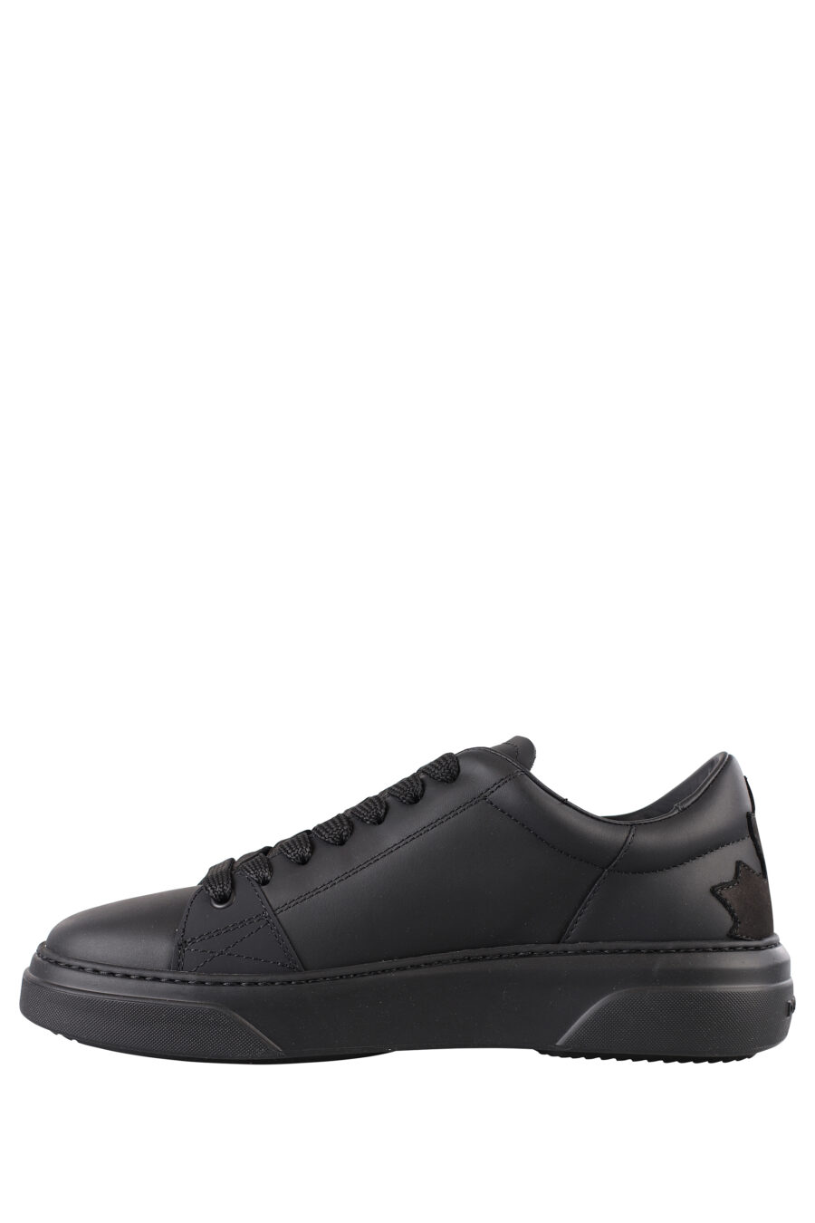 Black trainers with small white logo and black sole - IMG 1151