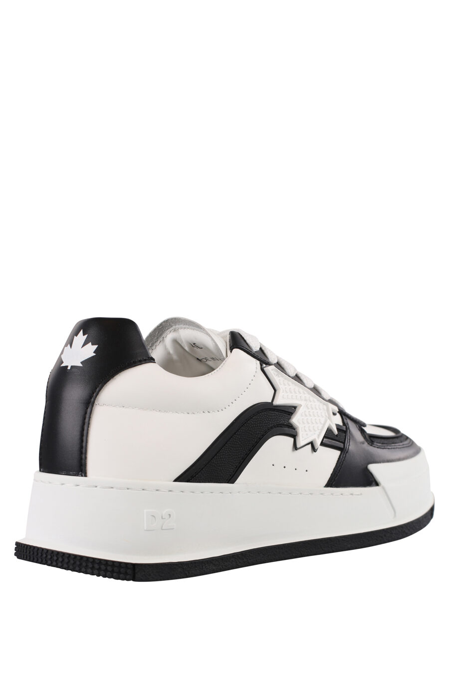 Zapatillas blancas con negro y hoja blanca - IMG 1211