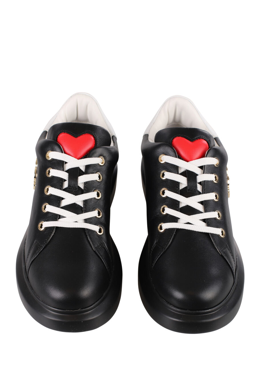 Zapatillas negras con logo en metal dorado y suela negra - IMG 1222