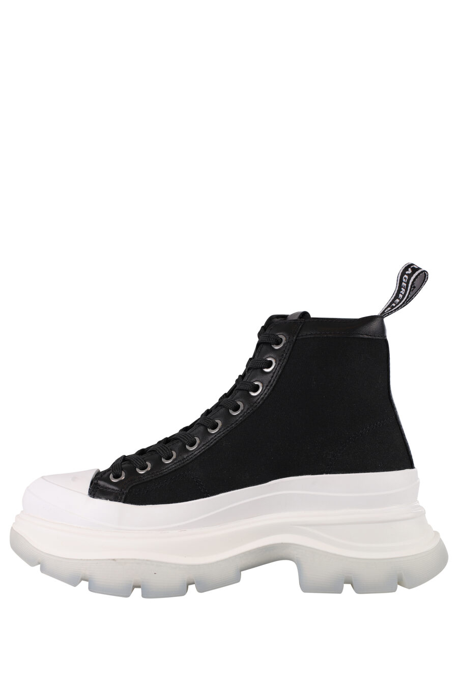 Zapatillas negras altas con suela blanca y cordones - IMG 1375