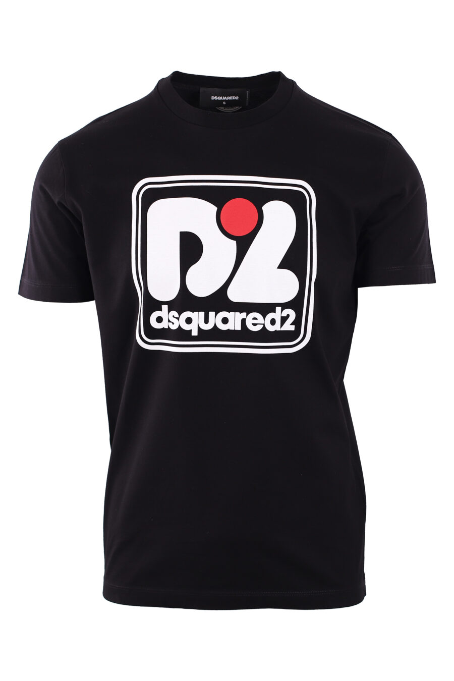 Camiseta negra con logo "D2" en cuadrado blanco - IMG 2899