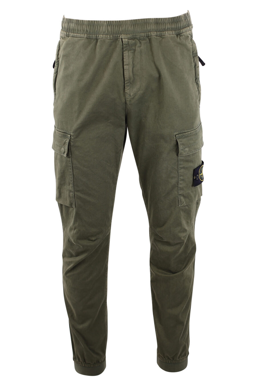 Pantalón verde militar estilo cargo con parche lateral - IMG 3196