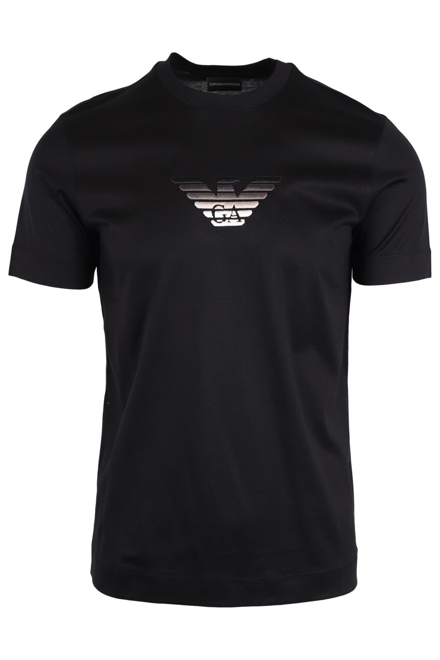 Camiseta negra con minilogo águila en degradé blanco - IMG 3981