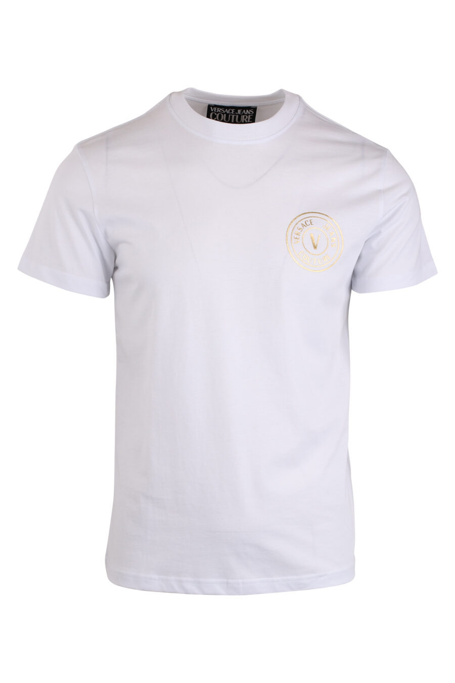 Camiseta blanca con logo redondo pequeño dorado - IMG 4209