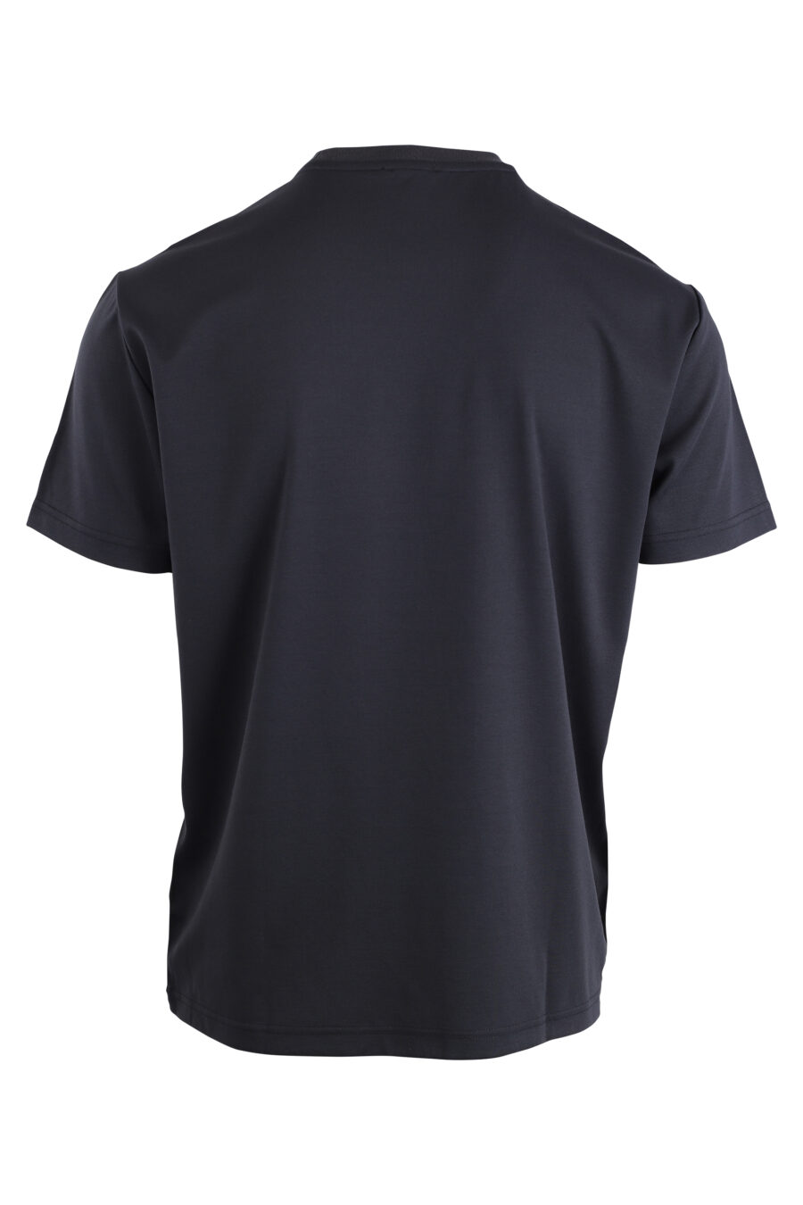 Camiseta azul oscura con logo "lux identity" monogram - IMG 4239