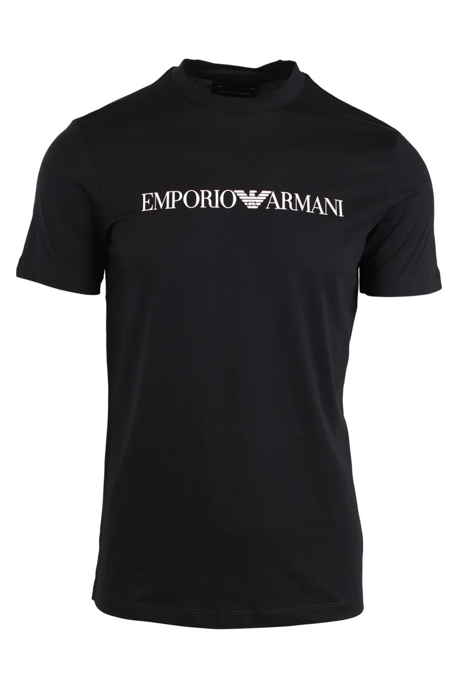 T-shirt preta com letras brancas maxilogo - IMG 4250