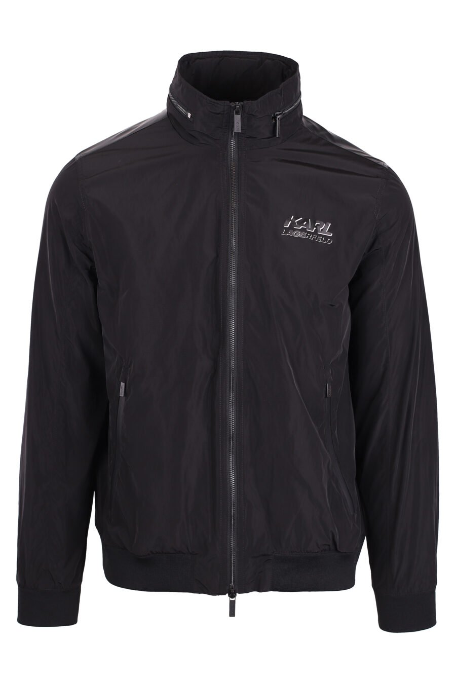 Schwarze Jacke mit Reißverschluss und schwarzem 3d weißem Logo - IMG 4318