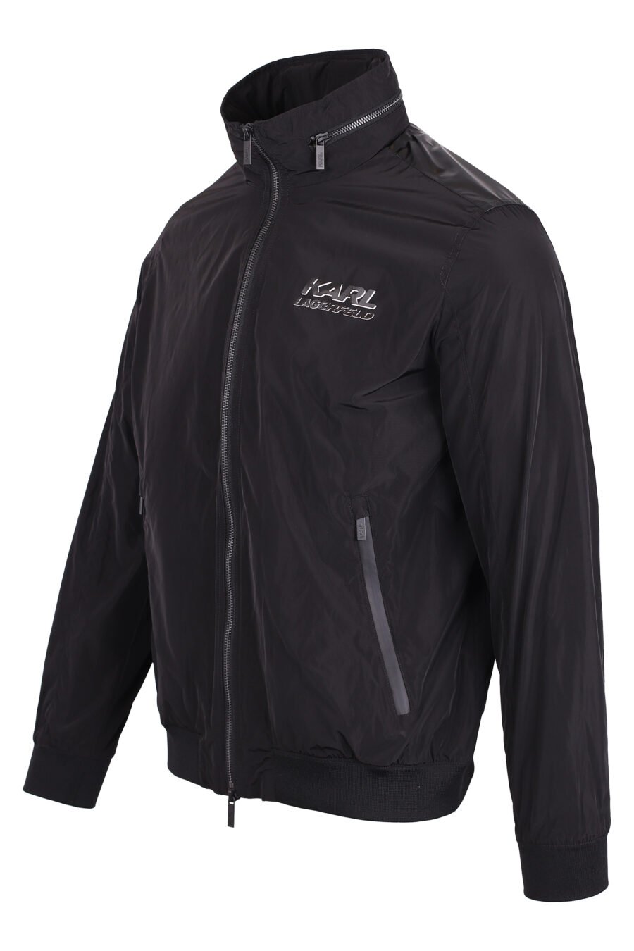 Schwarze Jacke mit Reißverschluss und schwarzem 3d weißem Logo - IMG 4319