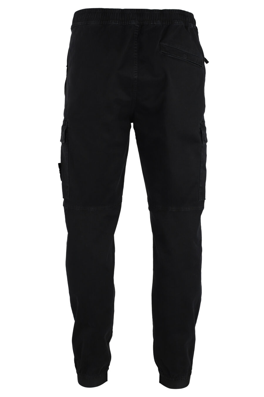 Pantalón negro estilo cargo con parche lateral - IMG 4801