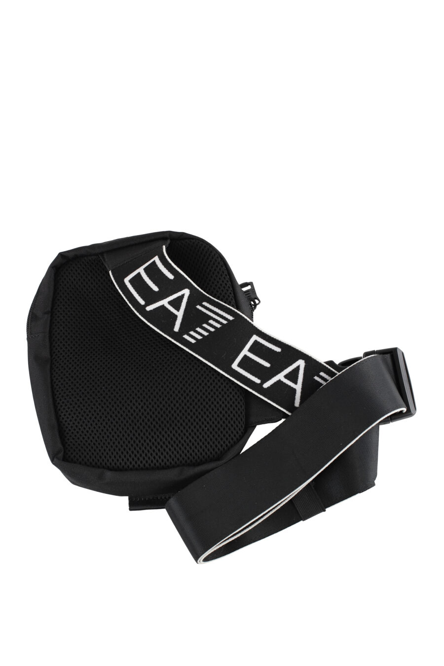 Schwarze Crossbody-Tasche mit "lux identity"-Logo auf dem Riemen - IMG 5144