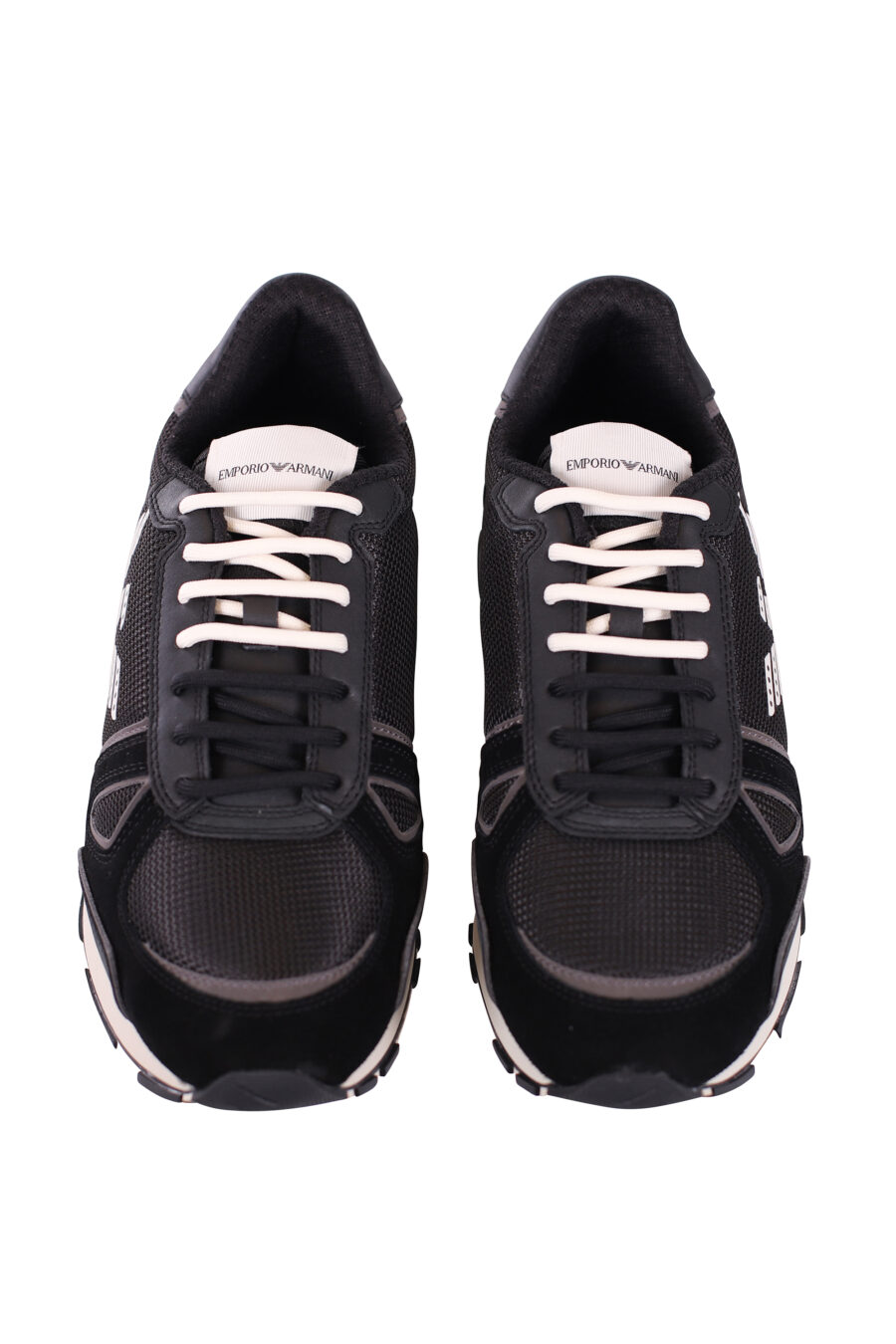 Zapatillas negras con maxilogo aguila blanco - IMG 5643
