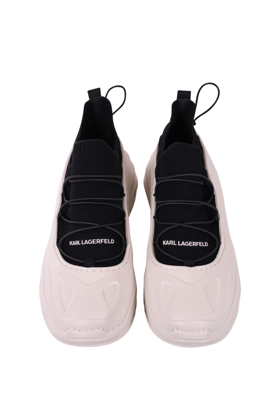 Zapatillas bicolor blancas y negras con suela blanca ondulada - IMG 5651