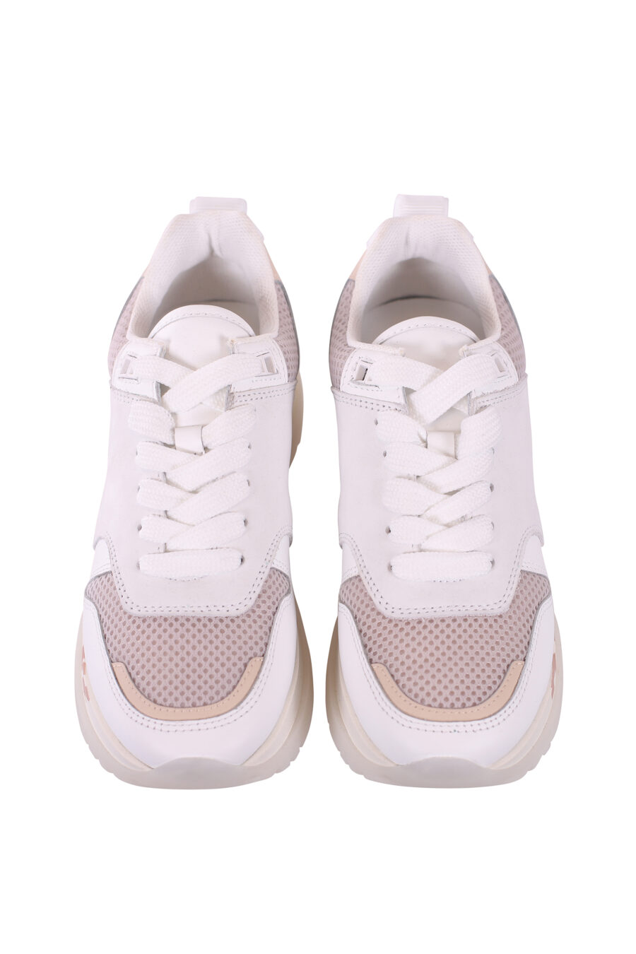 Zapatillas blancas con detalles grises y logo en suela - IMG 5693