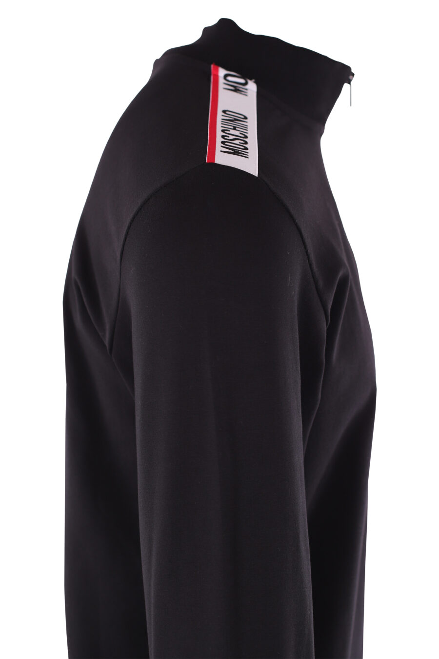 Sudadera negra cuello alto con logo en mangas - IMG 6494