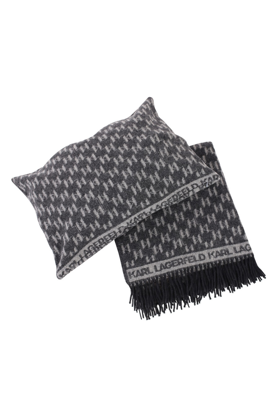 Set de manta y funda de almohada negra con logo monograma - IMG 1463