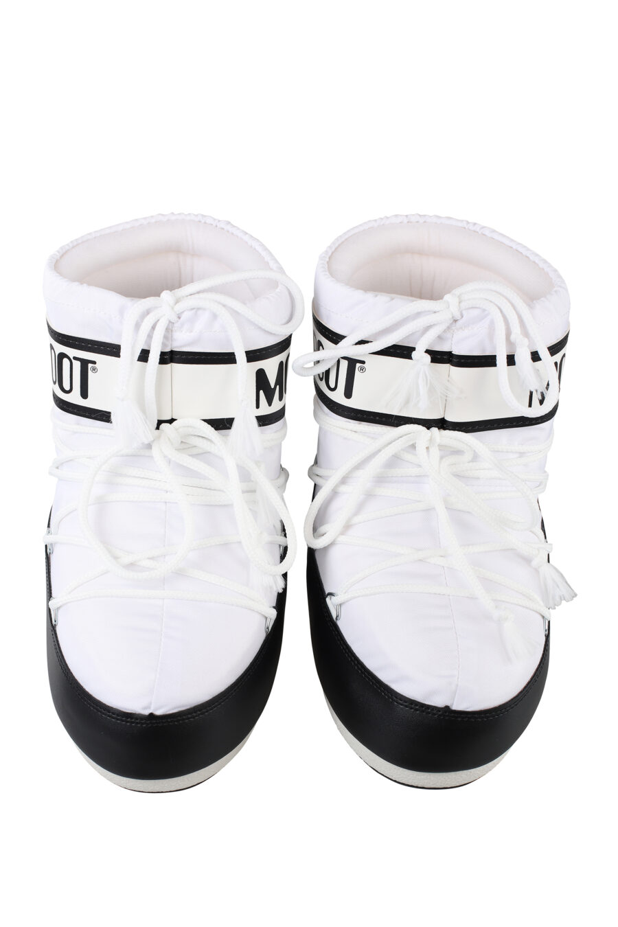 Botines de nieve bicolor blancos y negros con logo negro - IMG 6703