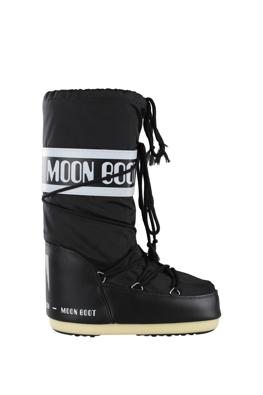 Black snow boots with white logo on ribbon - IMG 6796