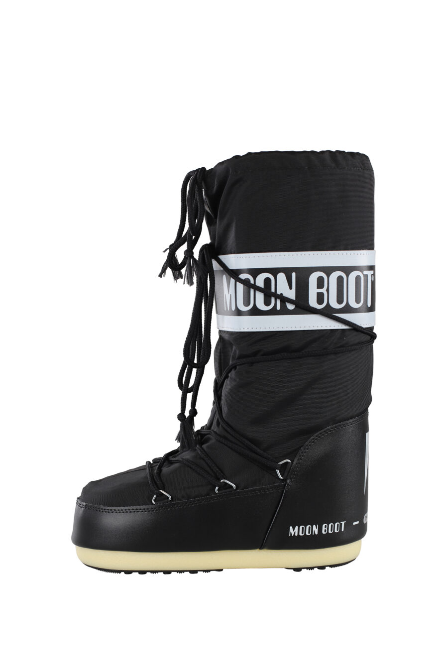 Black snow boots with white logo on ribbon - IMG 6799