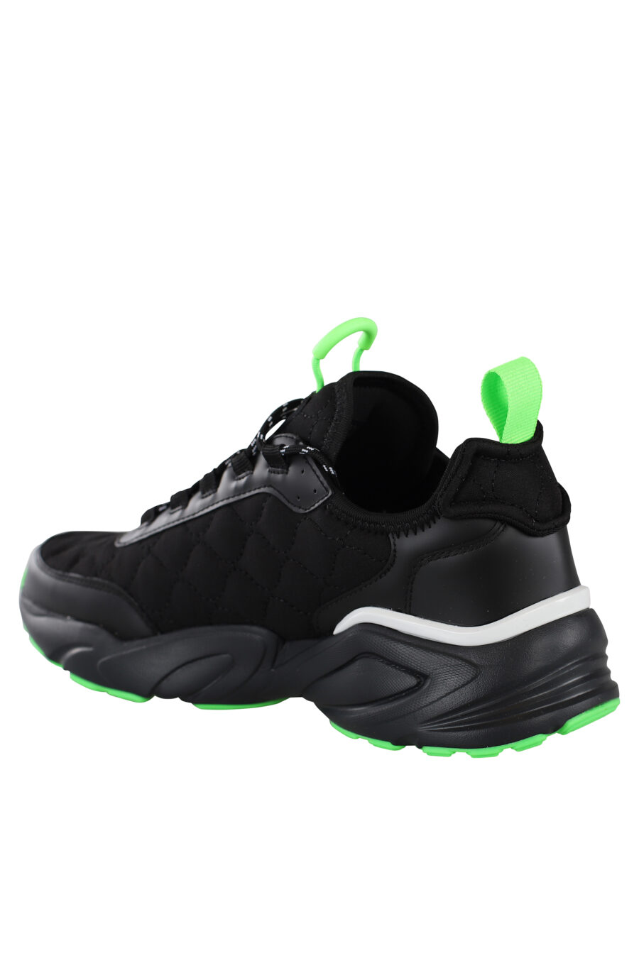 Zapatillas negras con detalles verdes y maxilogo blanco - IMG 6894