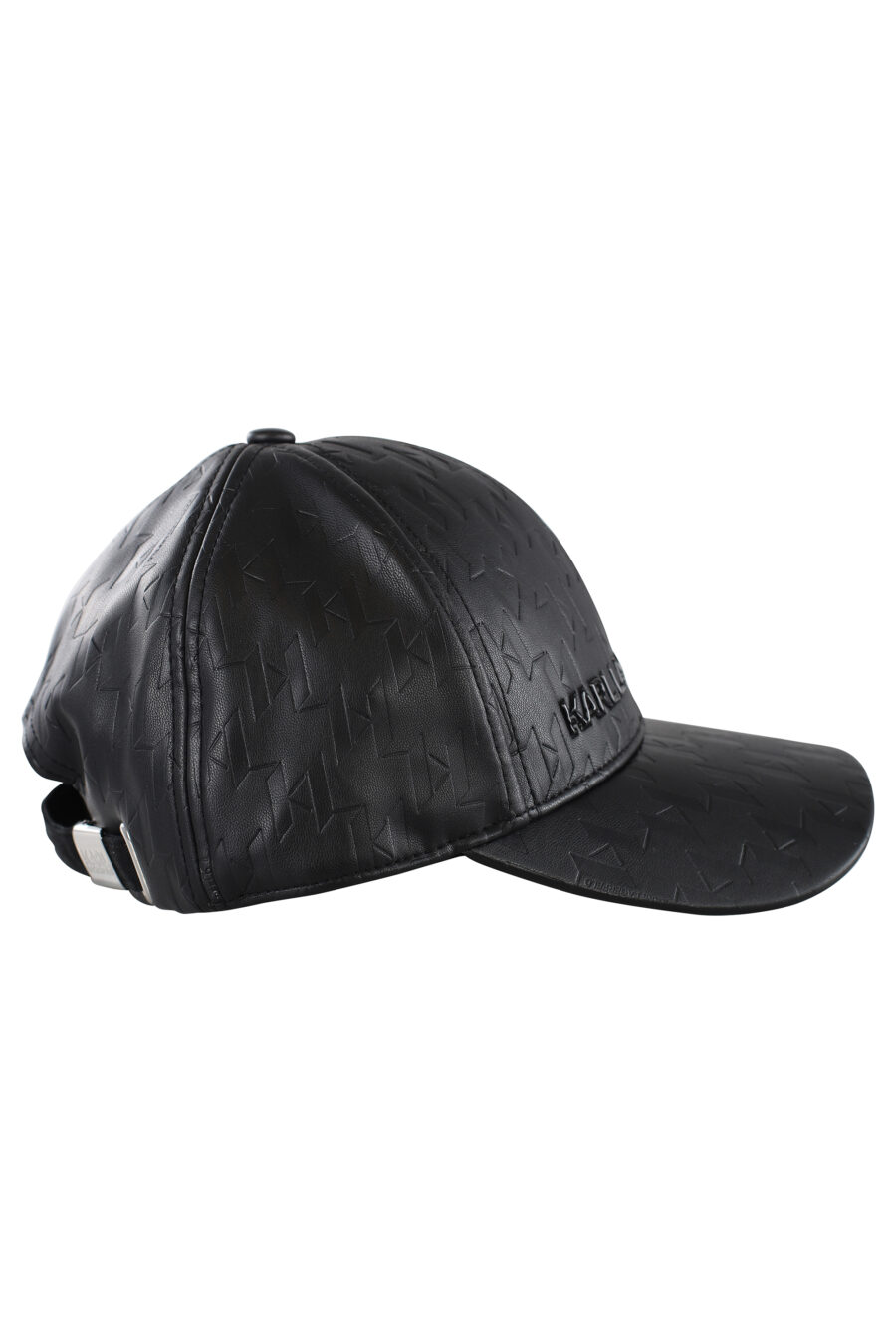 Gorra negra de cuero con logo monocromático - IMG 7065