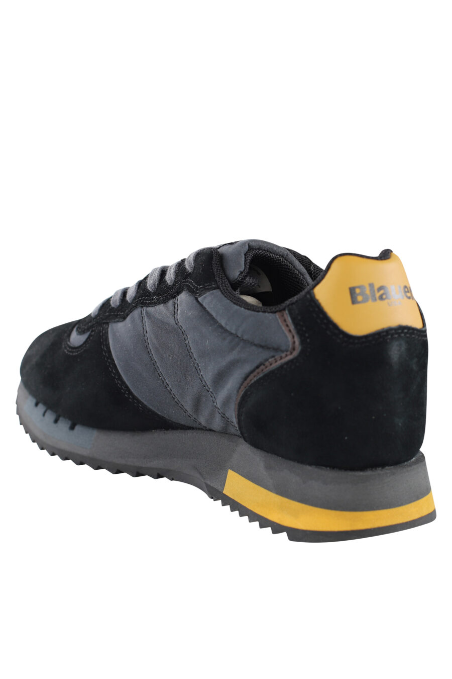 Zapatillas "queen" negras con detalles amarillos y logo - IMG 7085