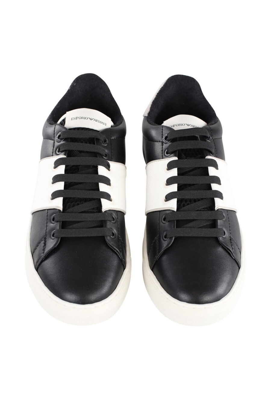 Zapatillas bicolor blancas y negras con logo bordado con interior de felpa - IMG 7093