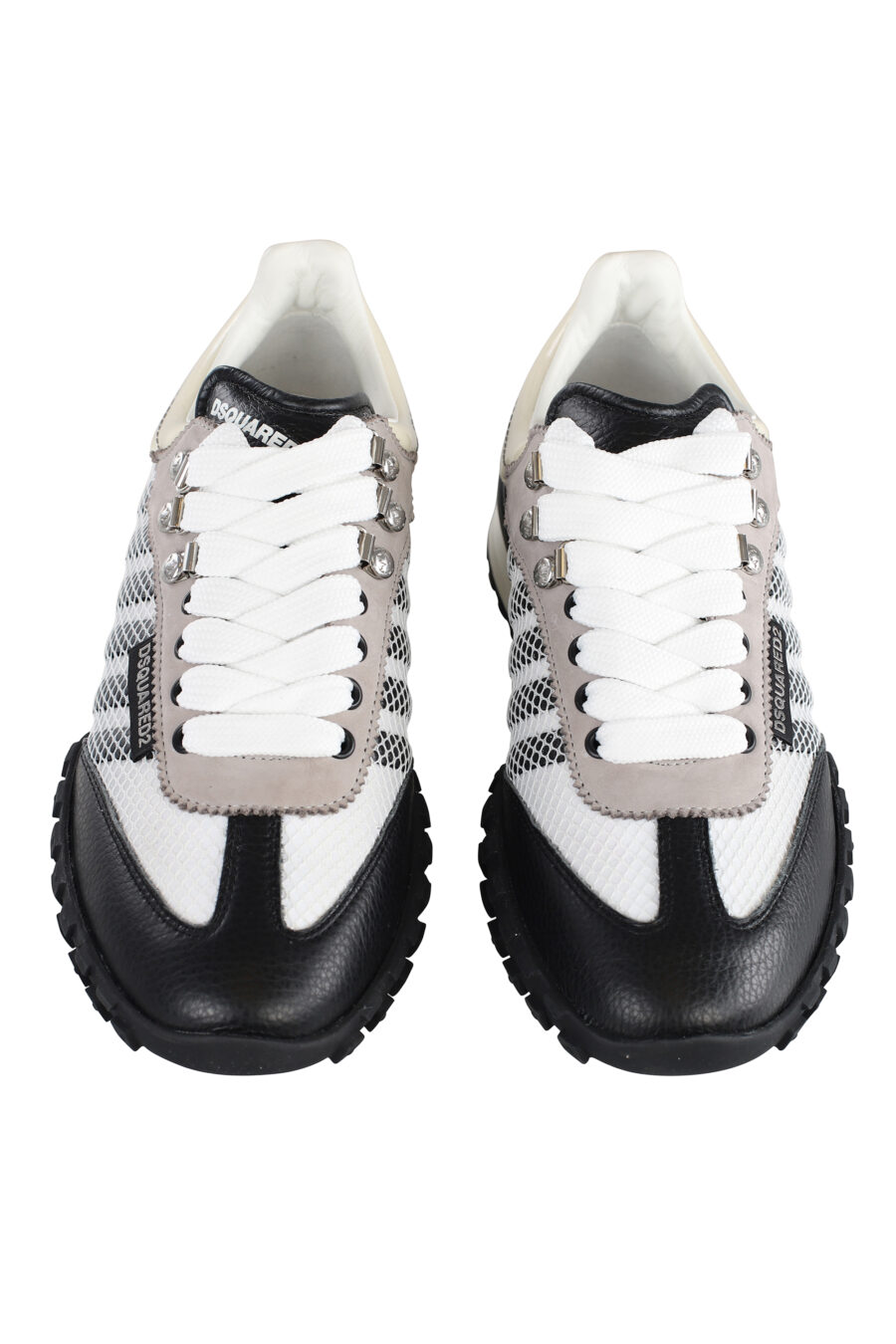 Zapatillas blancas y grises con lineas grises - IMG 7102