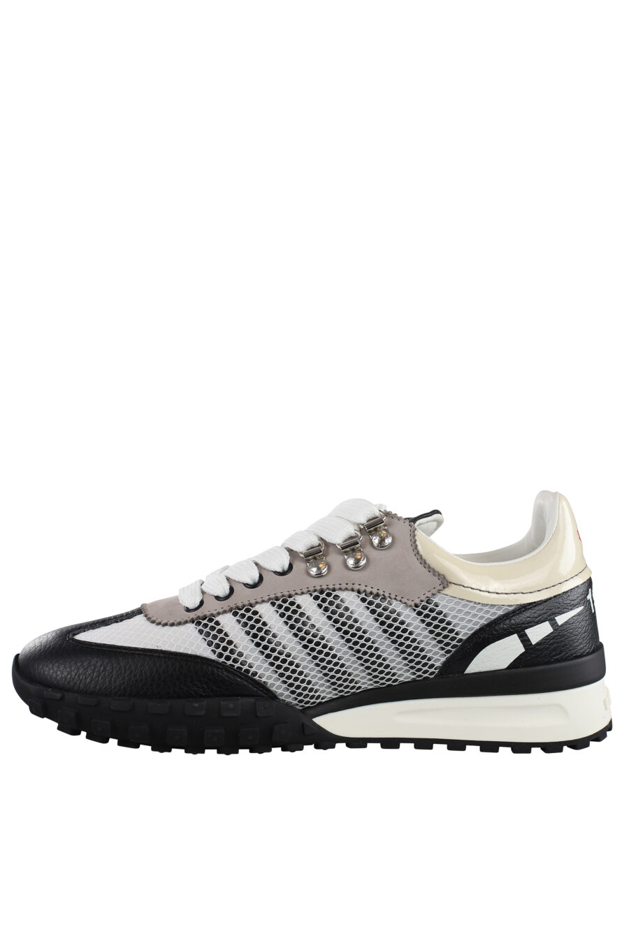Zapatillas blancas y grises con lineas grises - IMG 7155