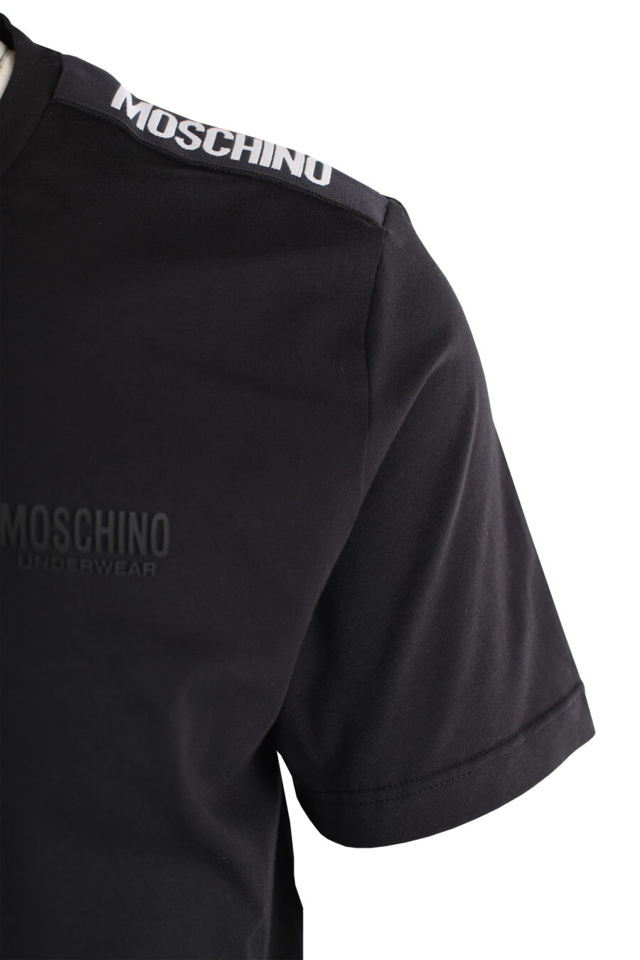 Conjunto de duas t-shirts pretas com fita com logótipo nos ombros - IMG 7330