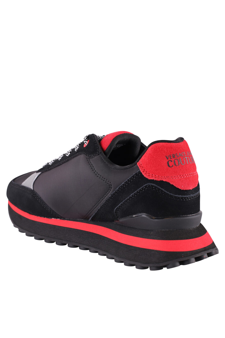 Zapatillas negras y rojas con plataforma y logo plateado - IMG 8495