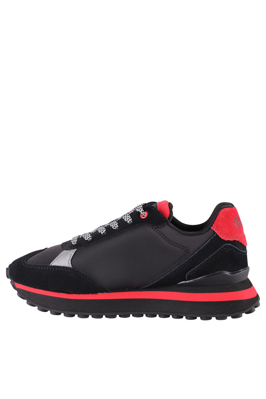 Zapatillas negras y rojas con plataforma y logo plateado - IMG 8496