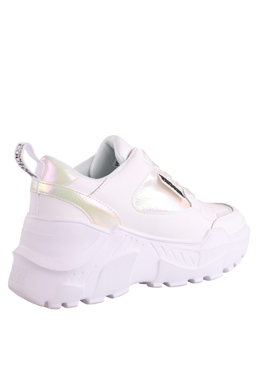 Zapatillas blancas con detalles en holograma y plataforma - IMG 9012