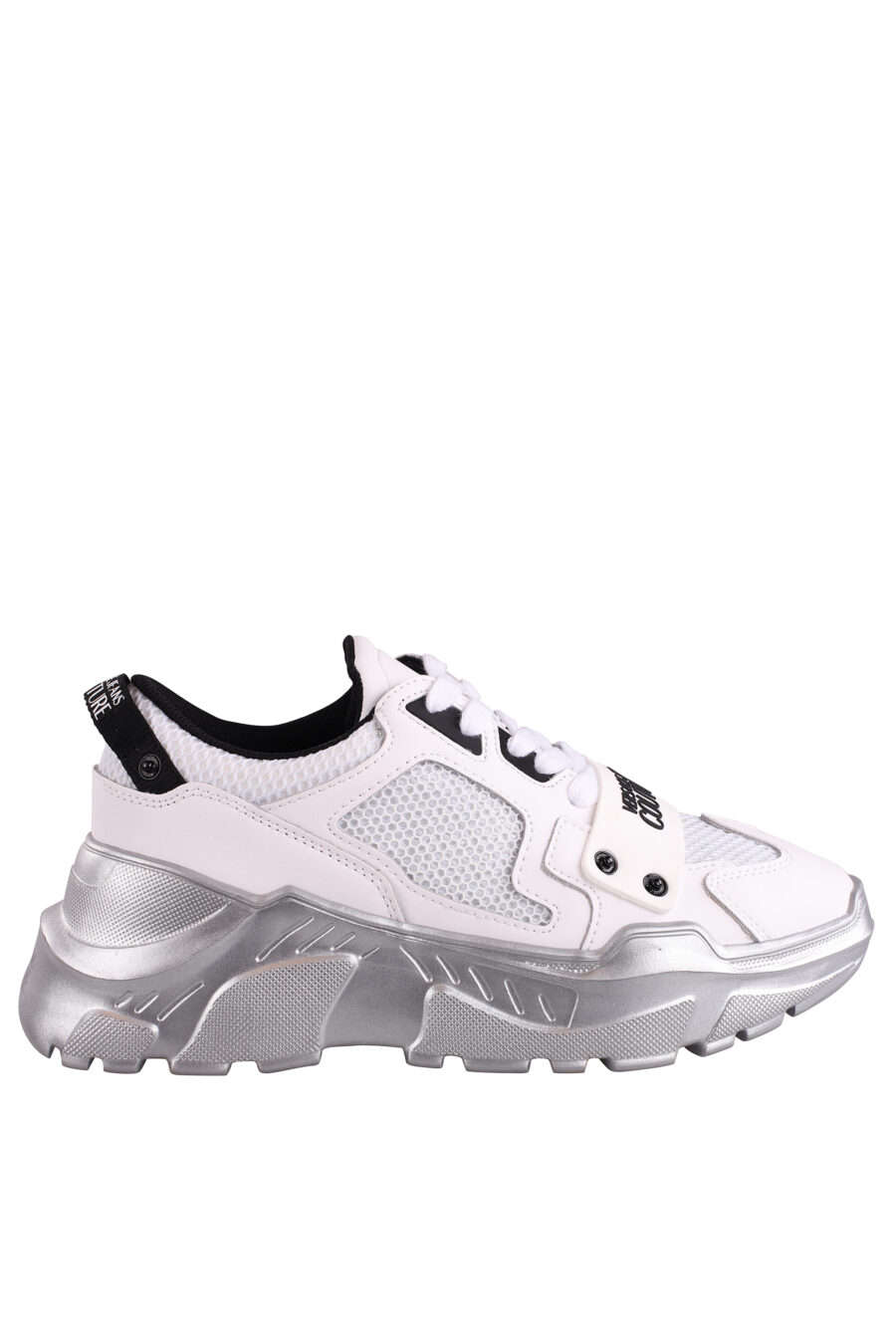 Zapatillas blancas con suela plateada y logo en goma - IMG 9033