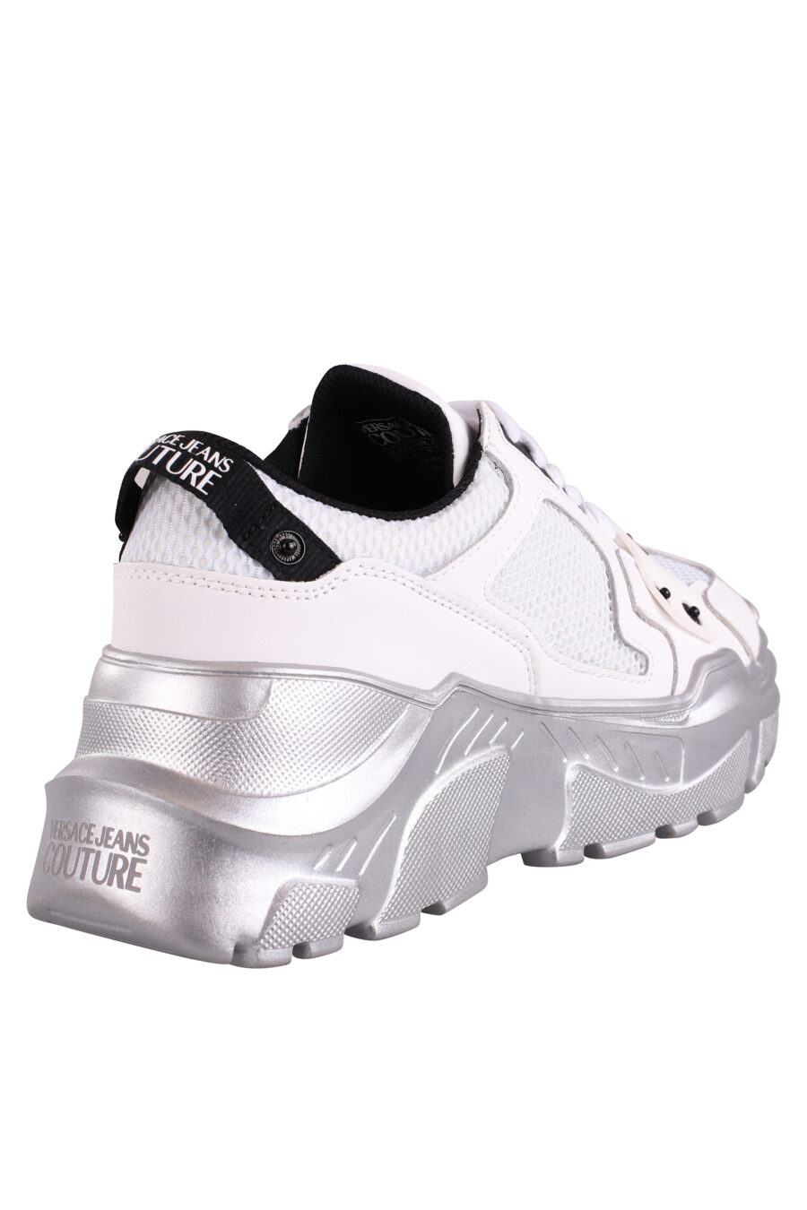 Zapatillas blancas con suela plateada y logo en goma - IMG 9034