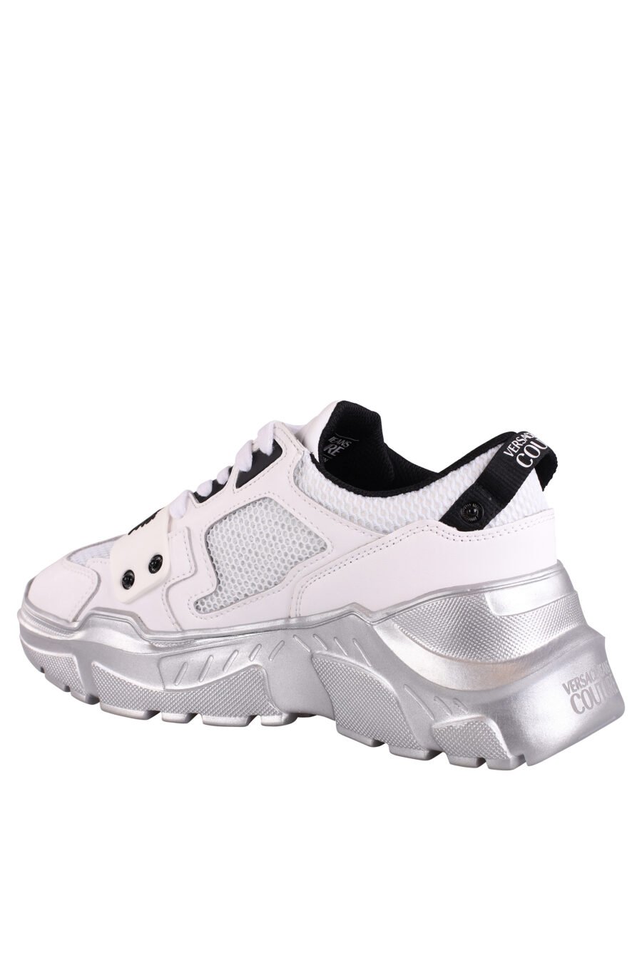 Zapatillas blancas con suela plateada y logo en goma - IMG 9035