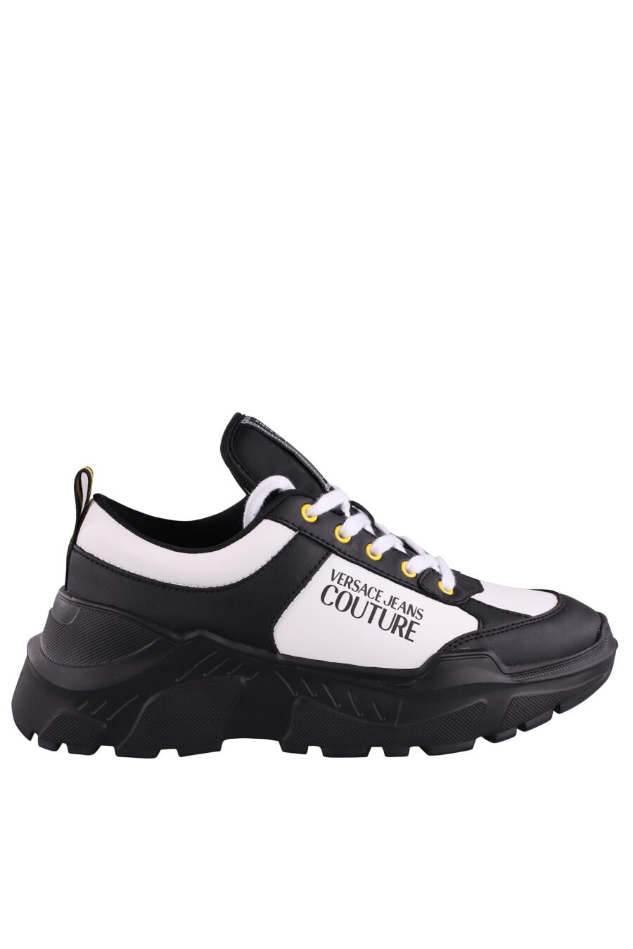 Zapatillas bicolor negras y blancas con logo y detalle amarillo - IMG 9067