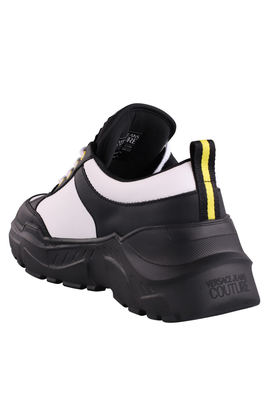Zapatillas bicolor negras y blancas con logo y detalle amarillo - IMG 9070