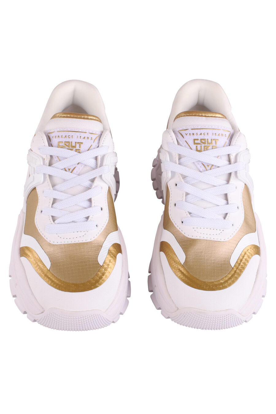 Zapatillas blancas con dorado y logo - IMG 9101