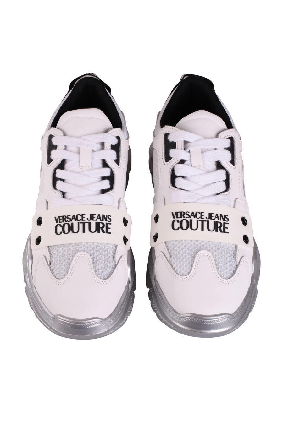 Zapatillas blancas con suela plateada y logo en goma - IMG 9103