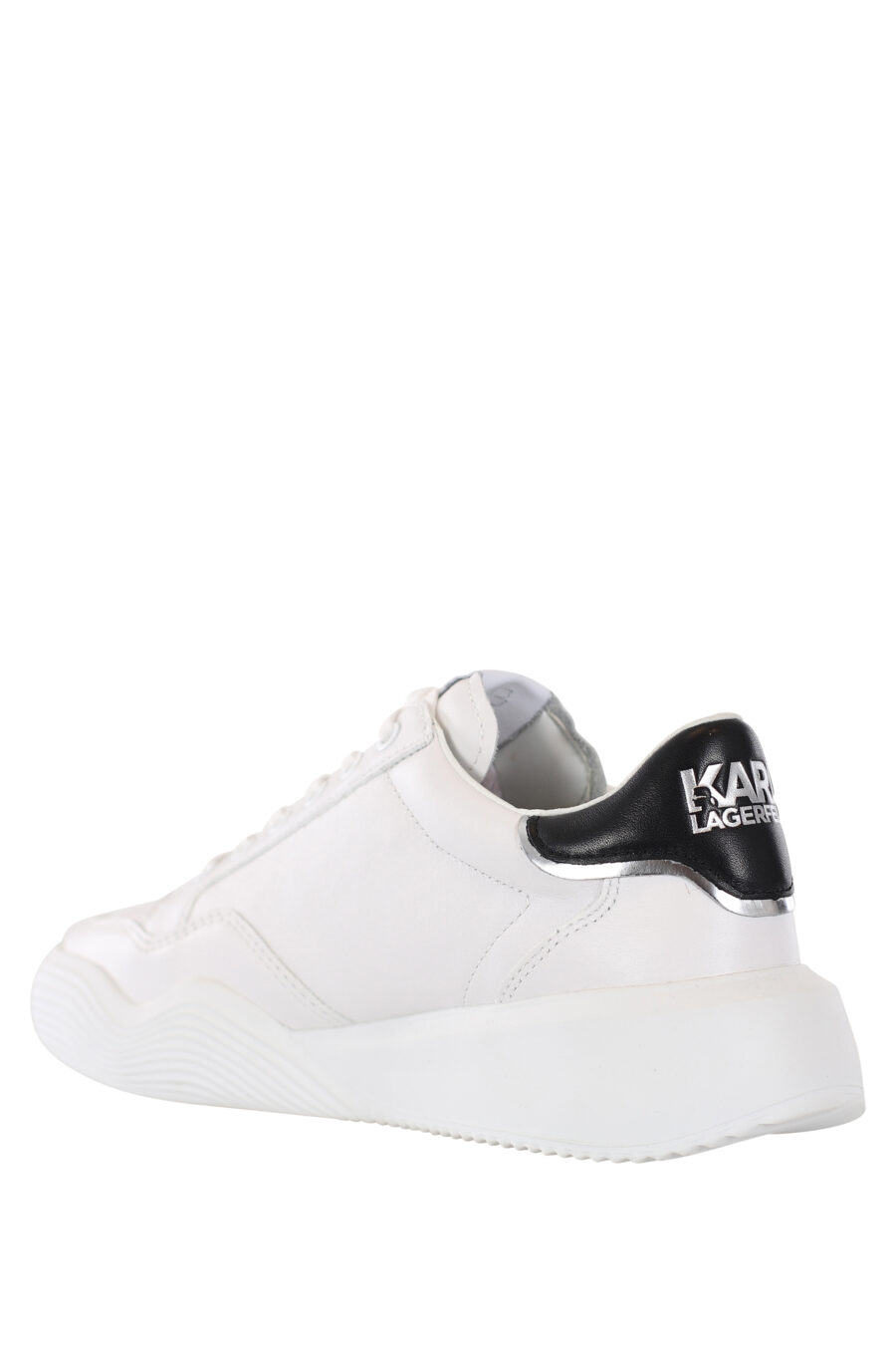 Zapatillas blancas con suela ondulada y logo de goma - IMG 0015