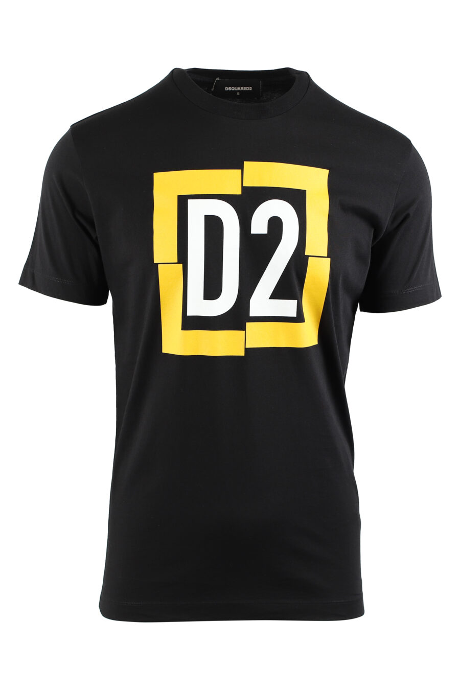 Camiseta negra con maxilogo "d2" en cuadro amarillo - IMG 0470