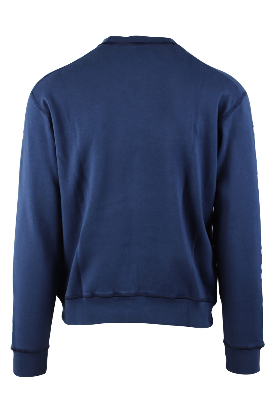 Blaues Sweatshirt mit weißem Maxilogo und Text auf den Ärmeln - IMG 0593