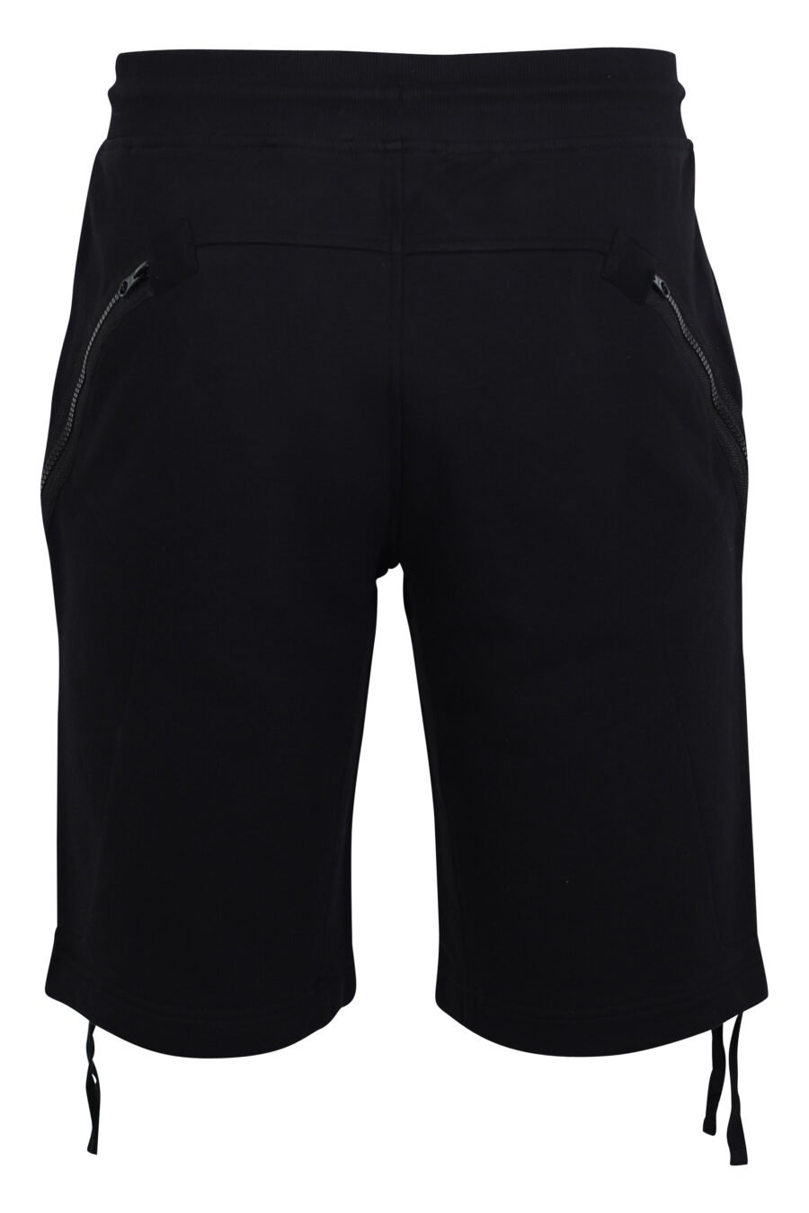 Pantalón corto negro estilo cargo con bolsillos diagonales y minilogo circular - IMG 2463