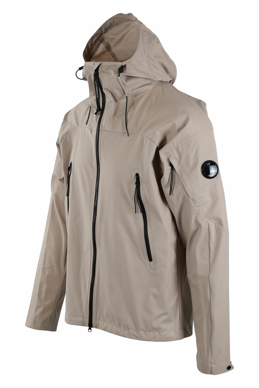 Beigefarbene "pro-tek" Jacke mit Kapuze und kreisförmigem Mini-Logo an der Seite - IMG 2668