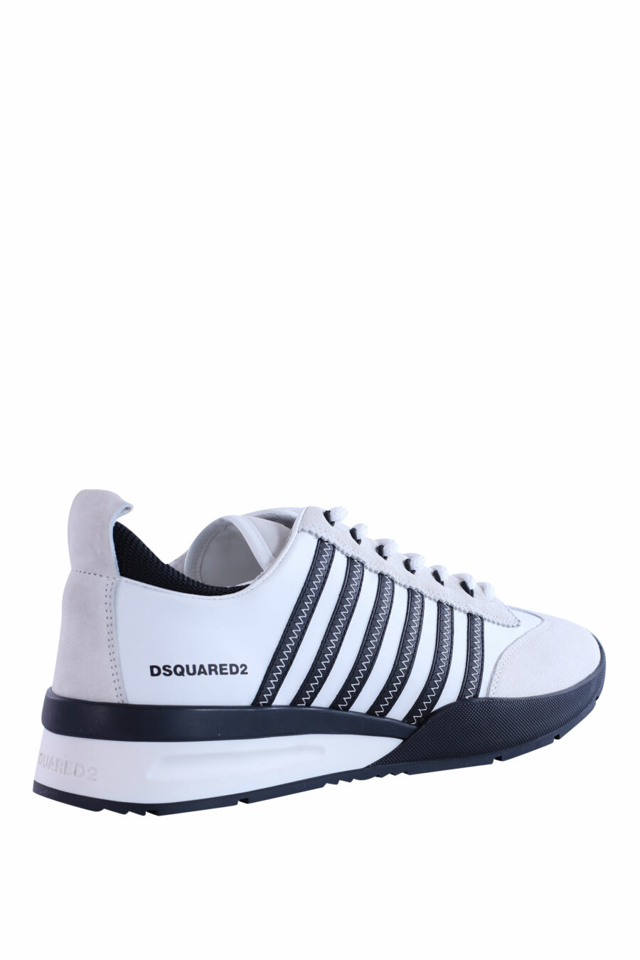 Zapatillas blancas y negras con lineas azules - IMG 2962
