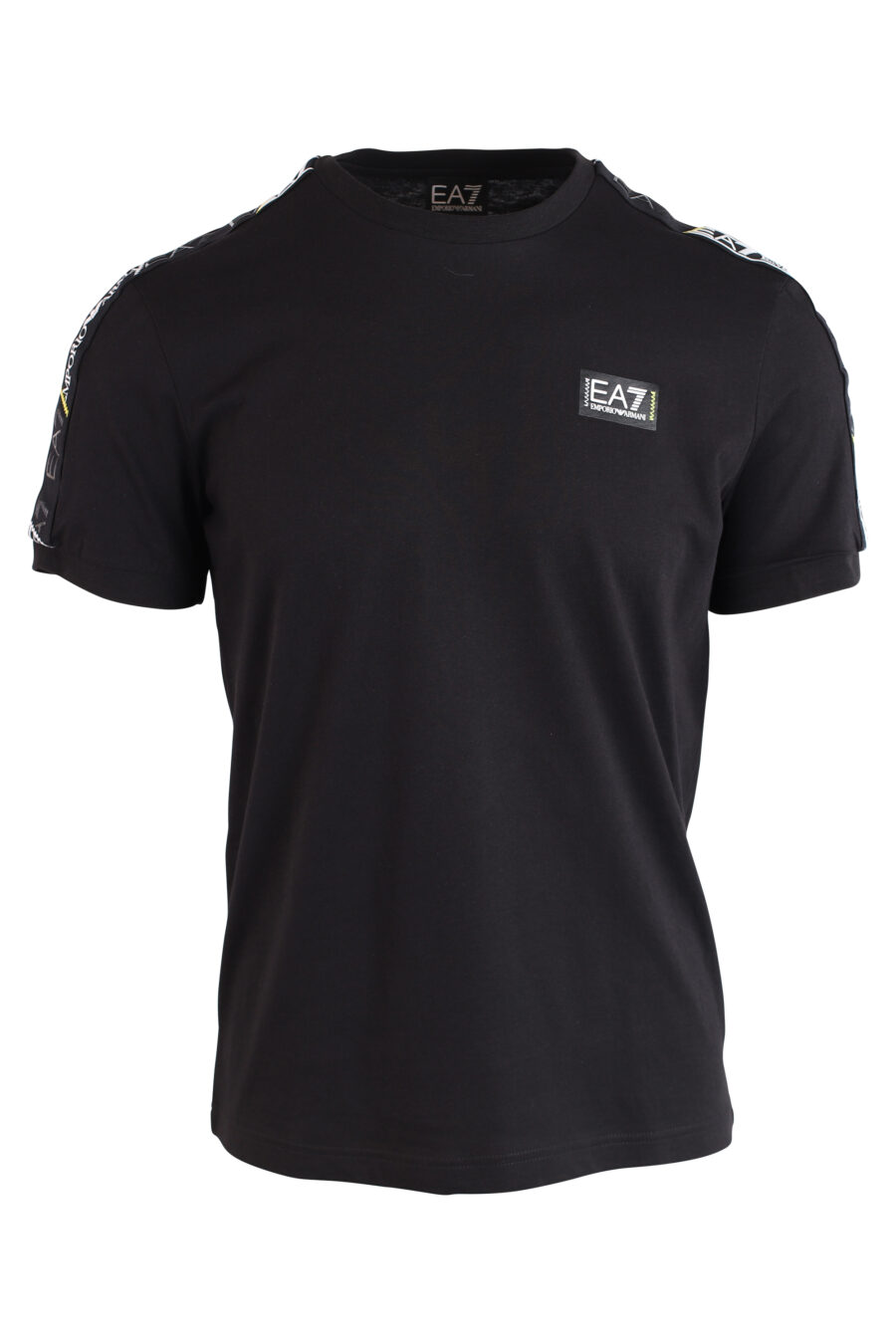Camiseta negra con logo en cinta en hombros y minilogo blanco - IMG 3215