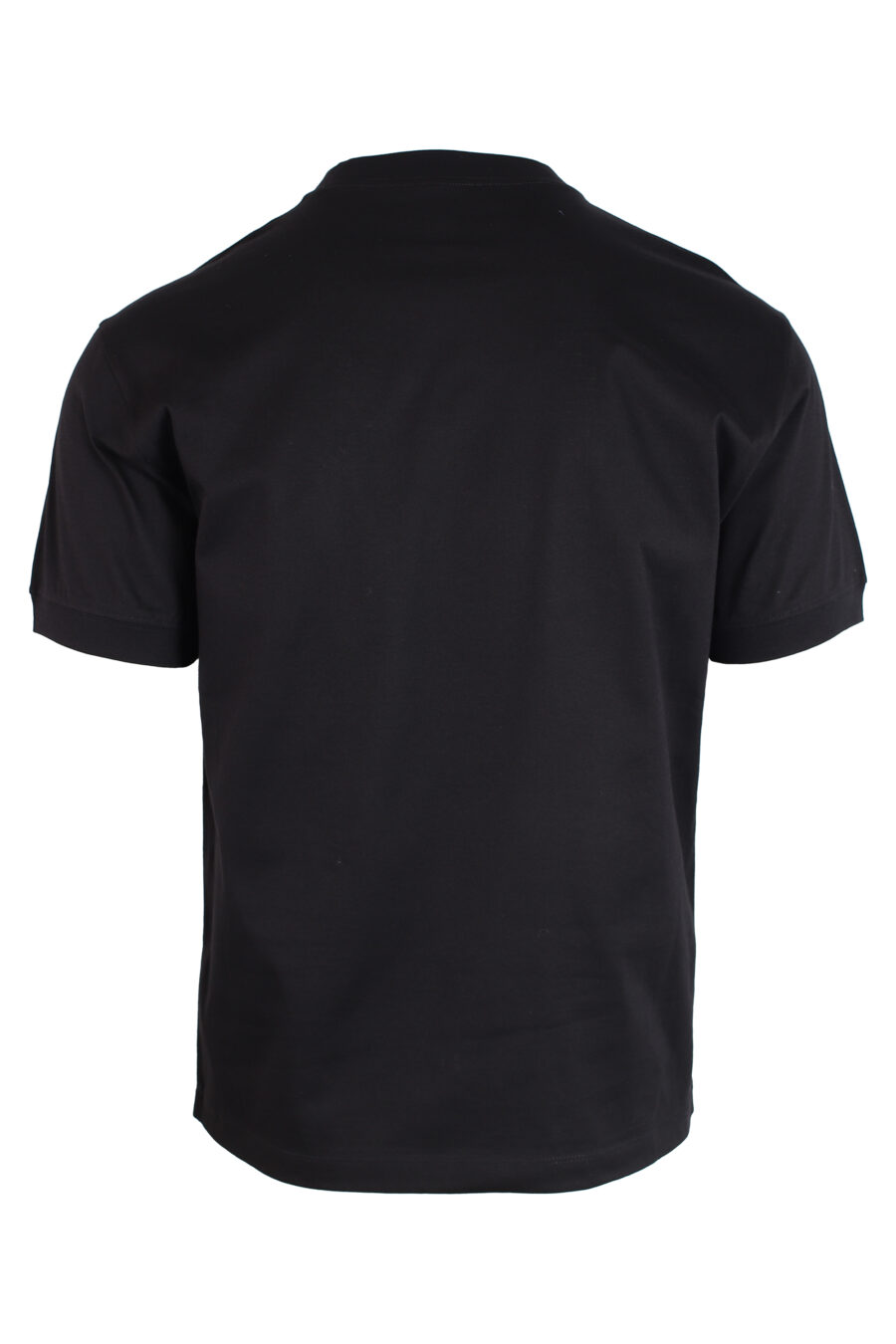 Camiseta negra con maxilogo centrado dorado en puntos - IMG 3234