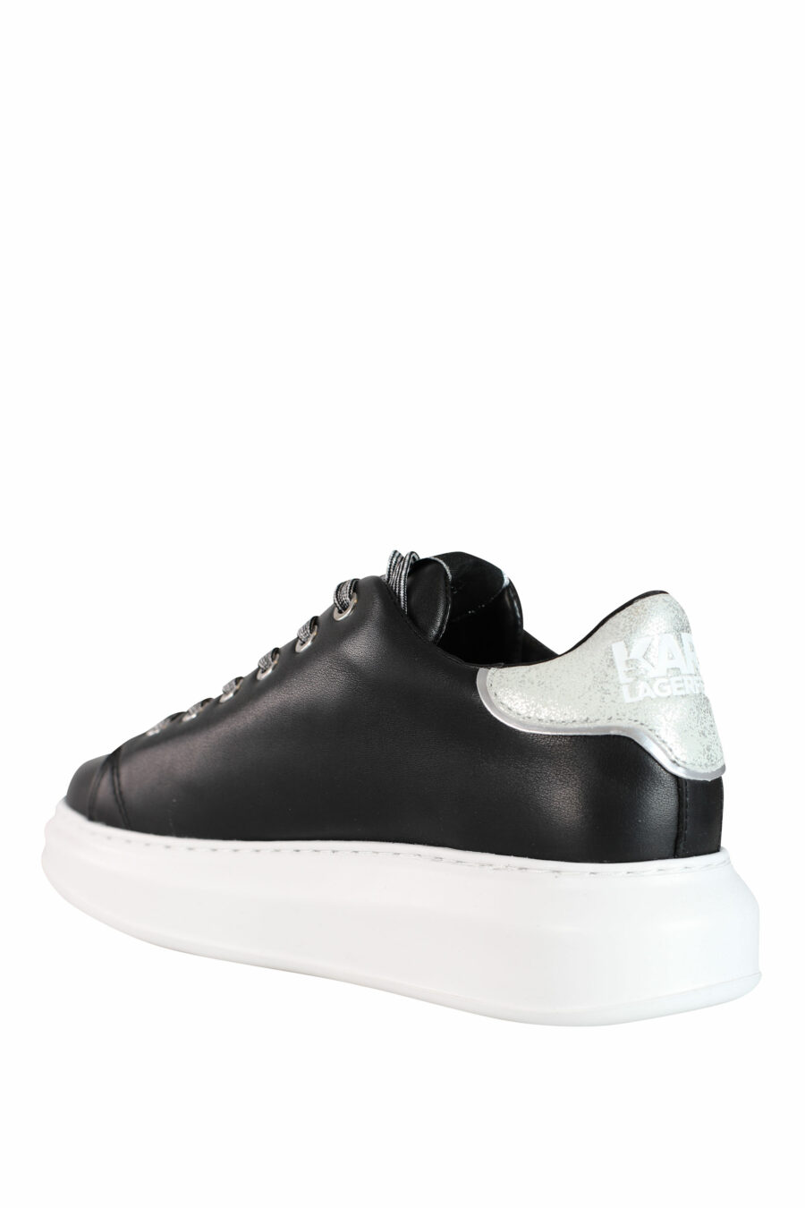 Zapatillas negras con detalles plateado y logo lettering "rue st guillaume" - IMG 3569
