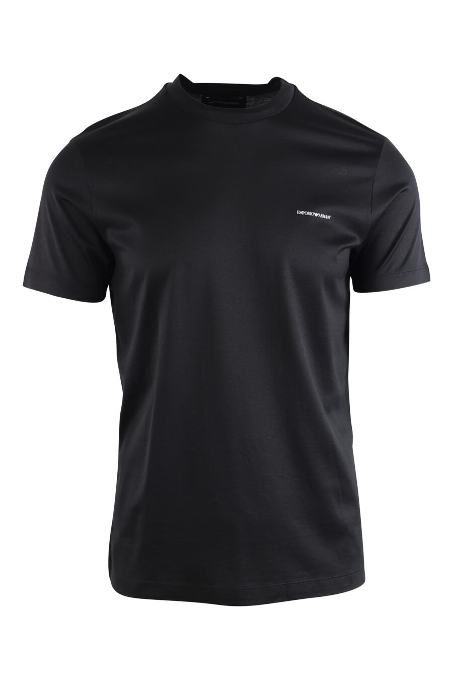 Camiseta negra con logo blanco pequeño - IMG 3741