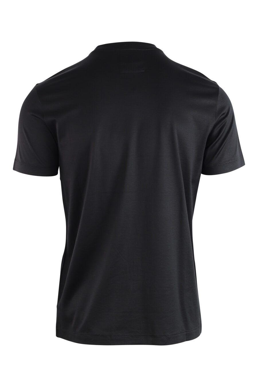 Camiseta negra con logo blanco pequeño - IMG 3742